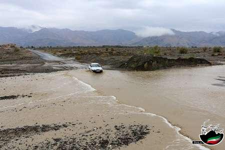 طغیان رودخانه های محلی ۲ راه ارتباطی در سیستان و بلوچستان را بست
