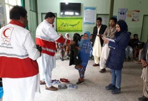توزیع لوازم گرمایشی بین دانش آموزان نیازمند بخش نوک آباد انجام شد