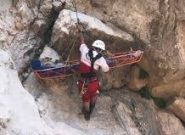 ۱۱ ساعت تلاش برای نجات پزشک گرفتار در ارتفاعات گوهرکوه