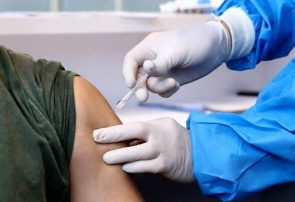 آغاز واکسیناسیون افراد بالای ۴۰ سال در ایرانشهر/ نگرانی از موج تازه در جنوب استان