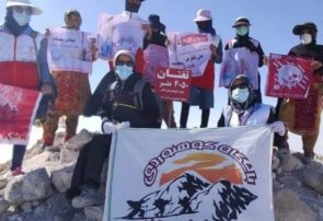 کمپین مبارزه با اعتیاد بر فراز قله تفتان تشکیل شد